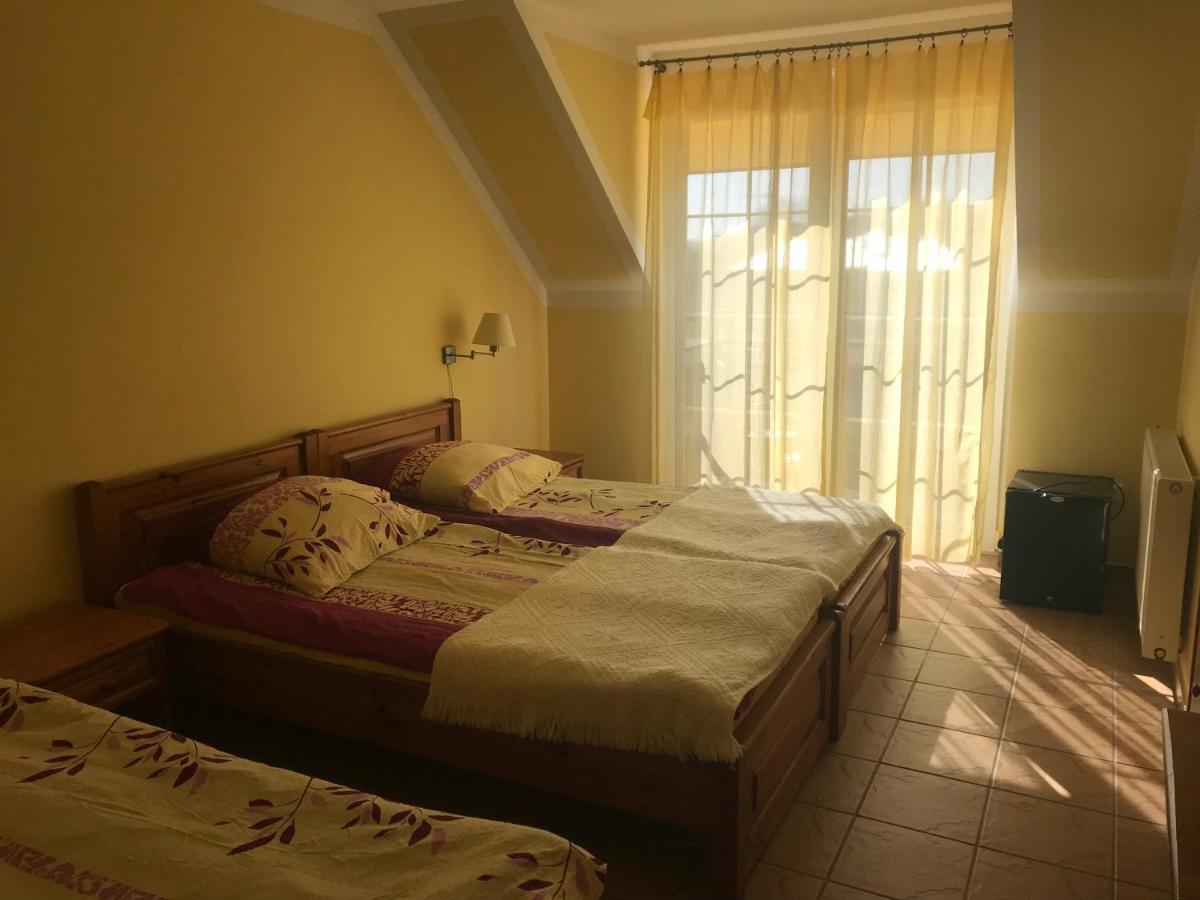 Appartamento Pod Delfinem Rewal Esterno foto