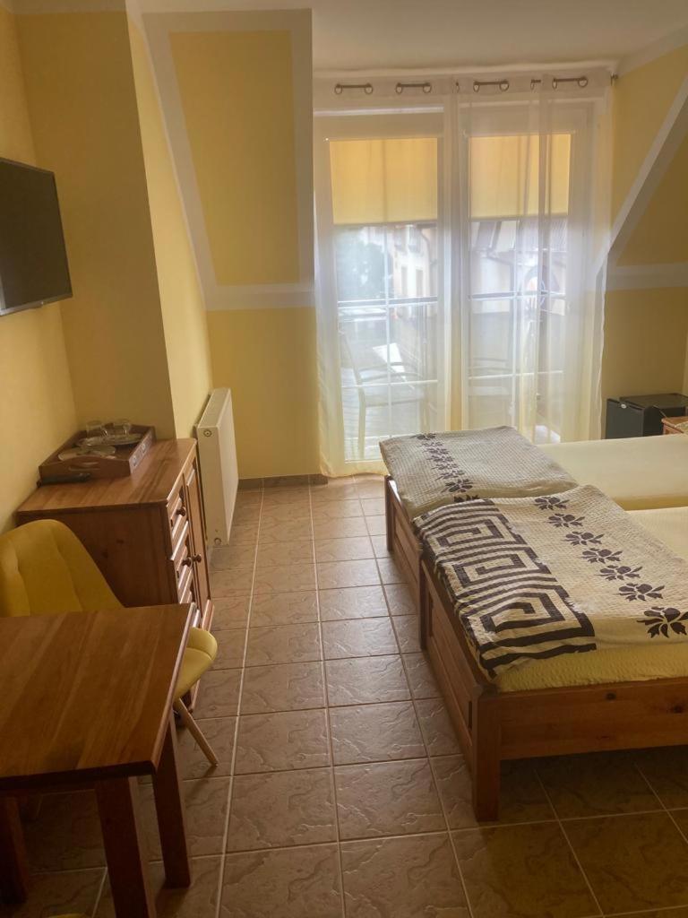Appartamento Pod Delfinem Rewal Esterno foto