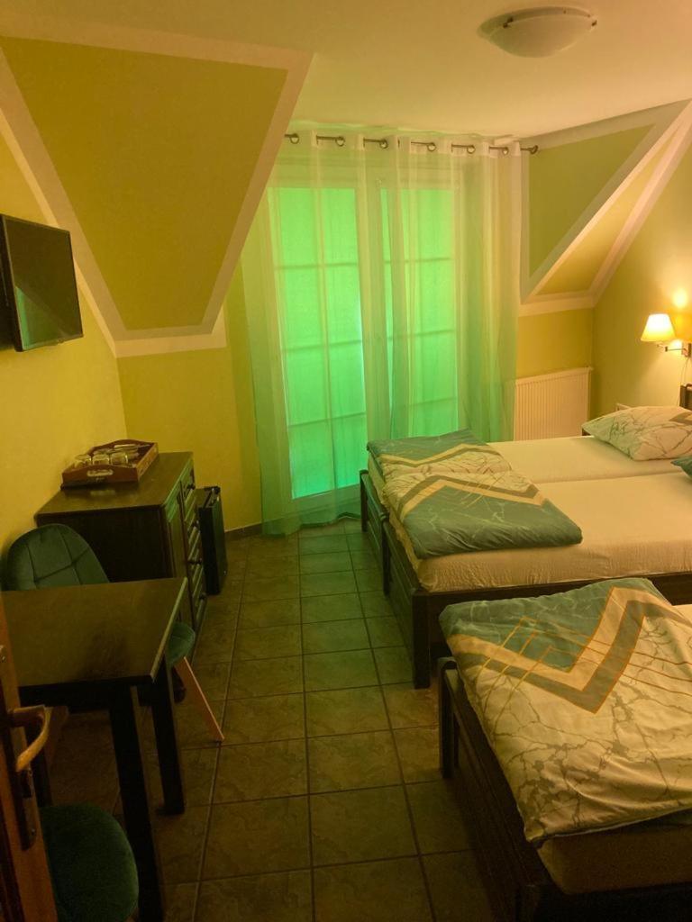 Appartamento Pod Delfinem Rewal Esterno foto