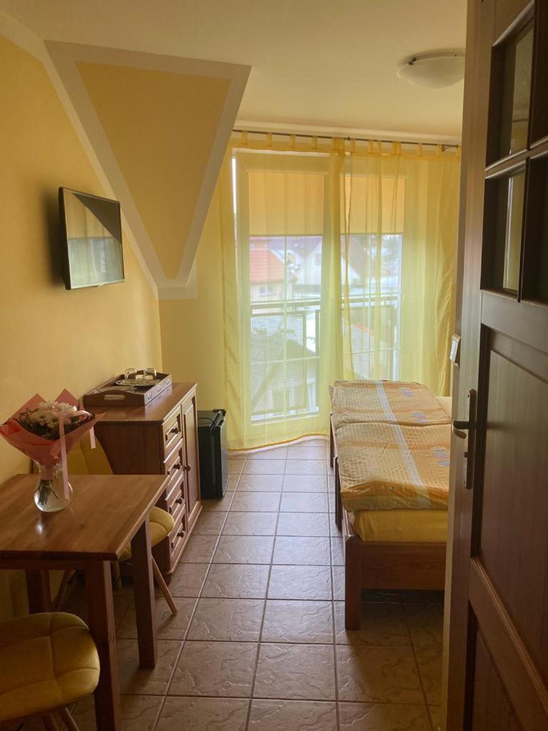 Appartamento Pod Delfinem Rewal Esterno foto
