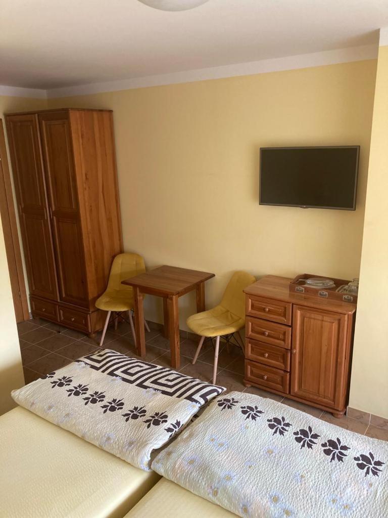 Appartamento Pod Delfinem Rewal Esterno foto