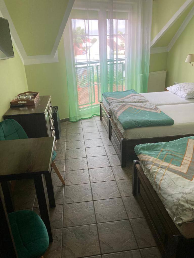 Appartamento Pod Delfinem Rewal Esterno foto