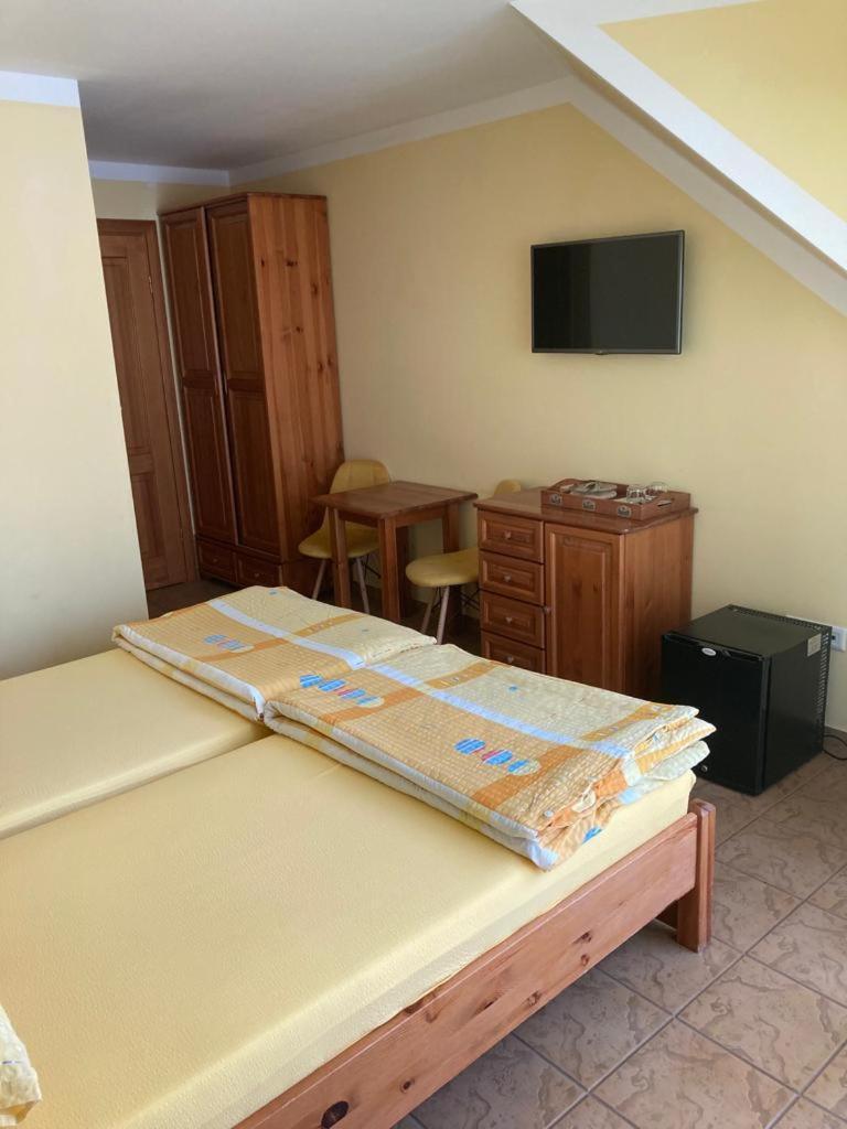 Appartamento Pod Delfinem Rewal Esterno foto