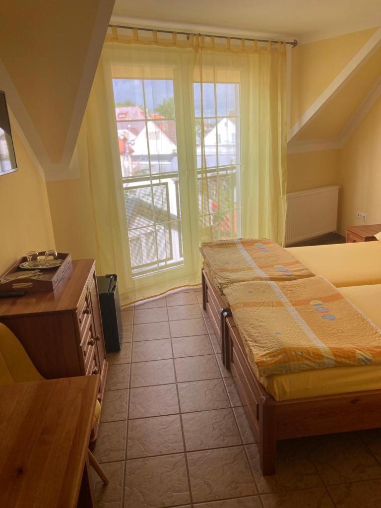 Appartamento Pod Delfinem Rewal Esterno foto